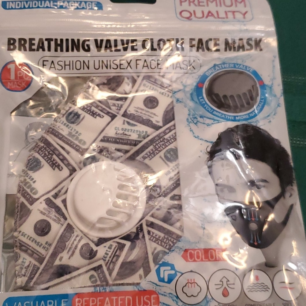 Nwt breathing valve cloth face mask
